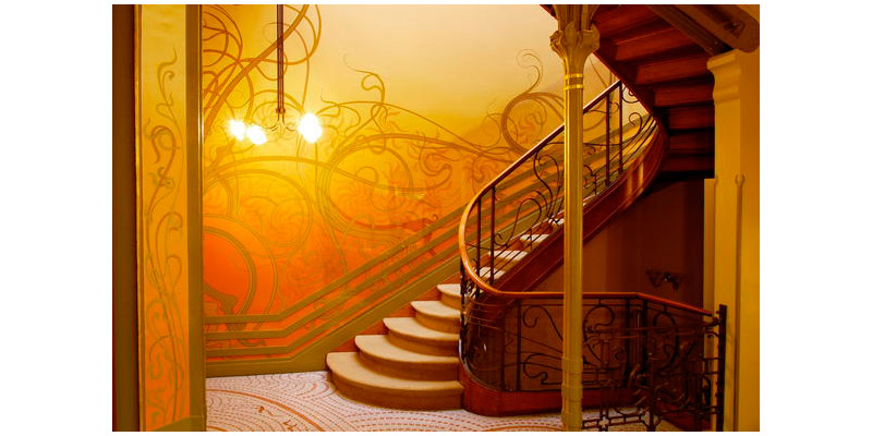Hotel Tassel, Victor Horta, Brussells, 1893, showing the ondulate whiplash design on the walls and stair balustrade design