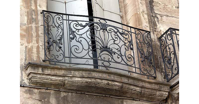 Stair handrail and balustrade at the Petit Palais, Charles Girault, Paris, 1900. Credit photo: Thrifty Finn