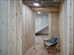 The Jack Room plywood cassette partitioning that can be quickly dismantled and reassembled. Google offices, 6 Pancras Square, London, UK Photography by Tim Soar