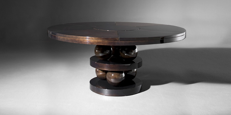 Alberto Pinto’s Copacabana dining table. Massive, bold and yet practical. You can see the divisions where the table splits and pulls out to extend the seating capacity.