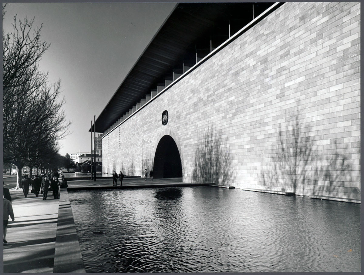 Entrance and front façade of the National Gallery of Victoria by Sir Roy Grounds 1968 / photograph by Wolfgang Sievers / Pictures Collection, State Library Victoria H2000.195/86