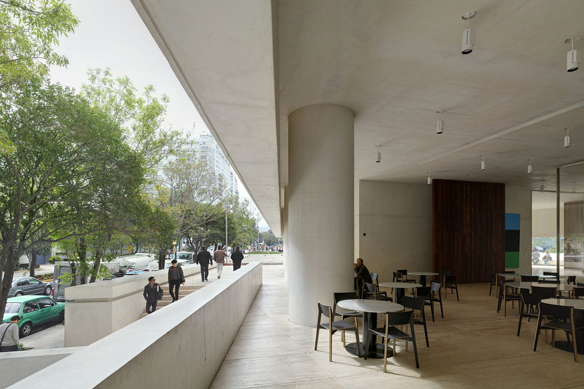Restaurant Eno and museum shop at the piazza level of the Jumex Museum, Mexico City by David Chipperfield Architects. Photographs from Plataform arquitectura by Simon Menges.