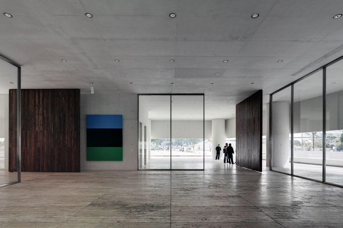 Restaurant Eno and museum shop at the piazza level of the Jumex Museum, Mexico City by David Chipperfield Architects. Photographs from Plataform arquitectura by Simon Menges.