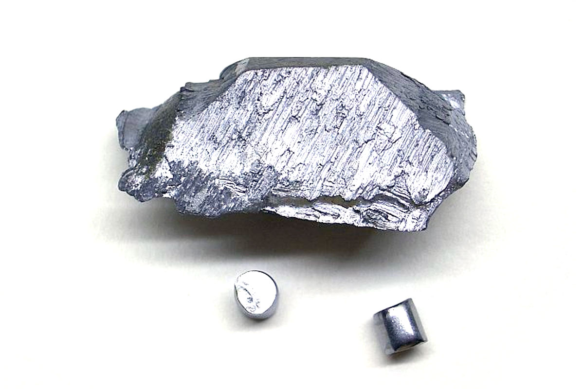 Pieces of vanadium (v) - chemical element 23 in the periodic table. It was discovered in 1801 by Andres Manuel del Rio but not verified until 30 years later.