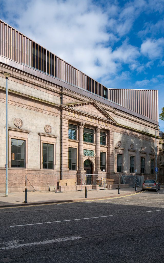 Roof extension to the Aberdeen Art Gallery clad in PVD coloured stainless steel in Copper. In 2021 the Art Gallery won the Andrew Doolan Best Building in Scotland Award as well as an RIBA National Award. - Restoration, modernisation and new-build extension to Aberdeen Art Gallery, Schoolhill, Aberdeen, AB10 1FQ. - Architects: Hoskins Architects - Contractor: McLaughlin & Harvey